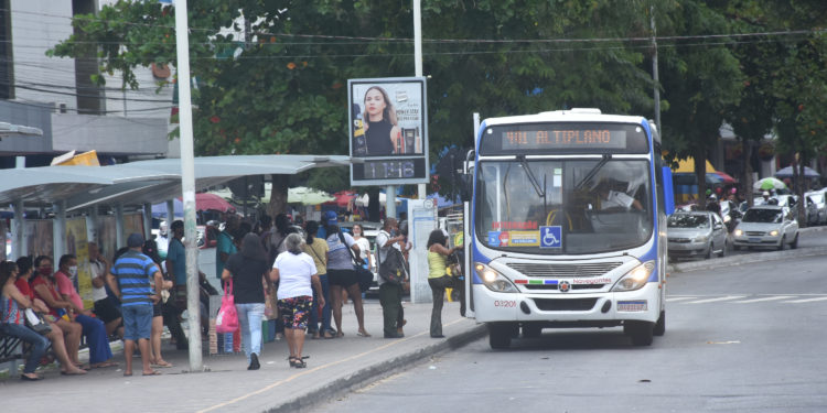 Atraso e lotação dos ônibus encabeçam queixas de usuários sobre transporte público em João Pessoa