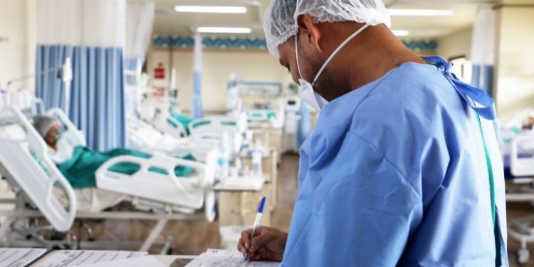 Senado aprova a PEC que cria piso nacional para salário de enfermeiros e técnicos em enfermagem