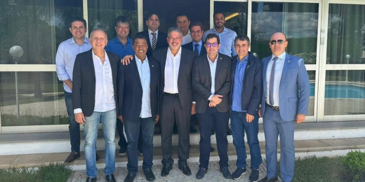 Deputados federais paraibanos se reúnem com Arthur Lira e confirmam apoio à reeleição do alagoano
