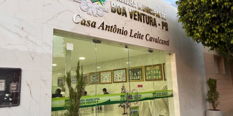 Justiça Eleitoral manda fechar Câmara Municipal da Paraíba por participação de vereador sem mandato após eleição suplementar