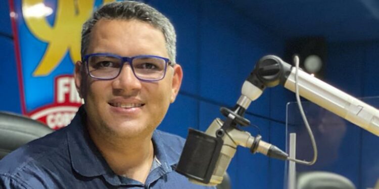 Écliton Monteiro completa 12 anos na bancada do Balanço Geral da 98 FM Correio